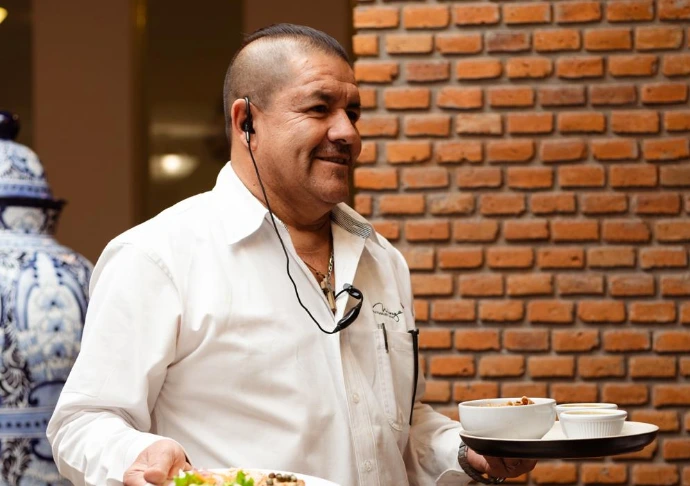 Atención y servicio en Restaurant Mirage desde 1990